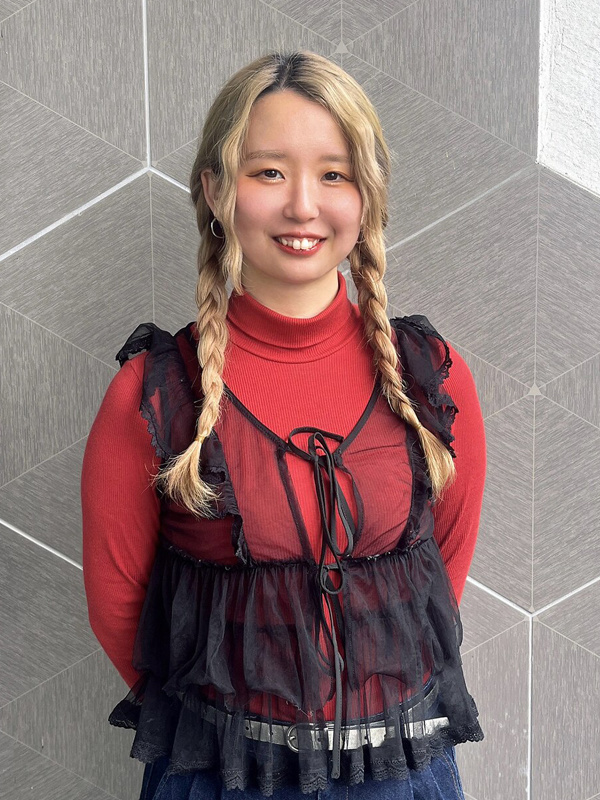 女性スタイリスト