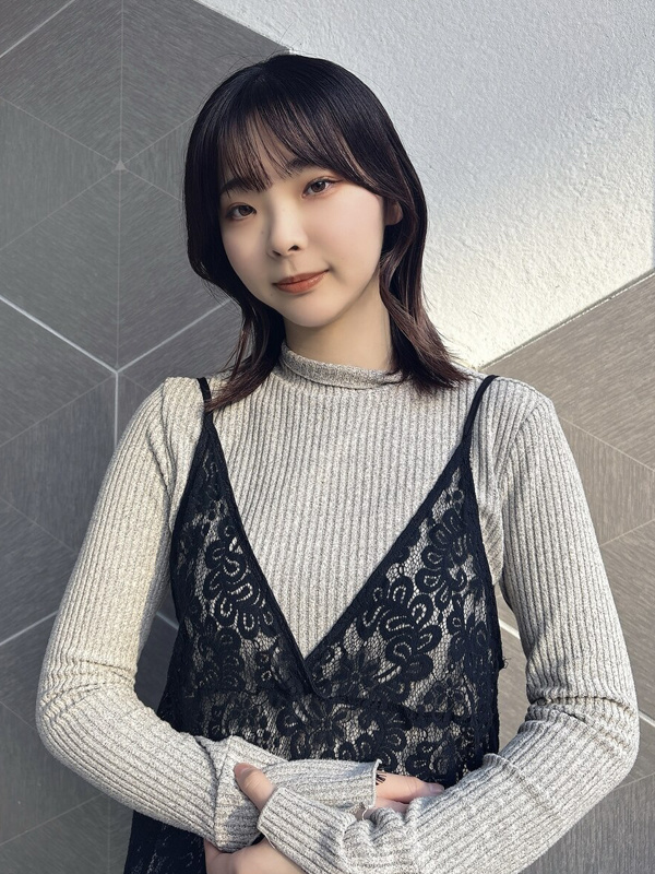 アシスタント女性